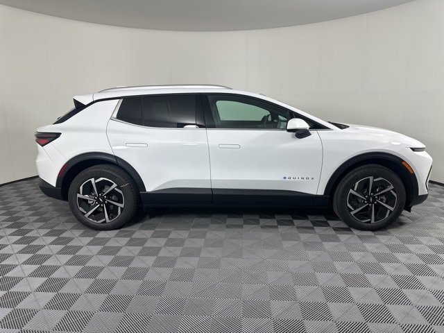 New 2026 Chevrolet Equinox EV LT image 3