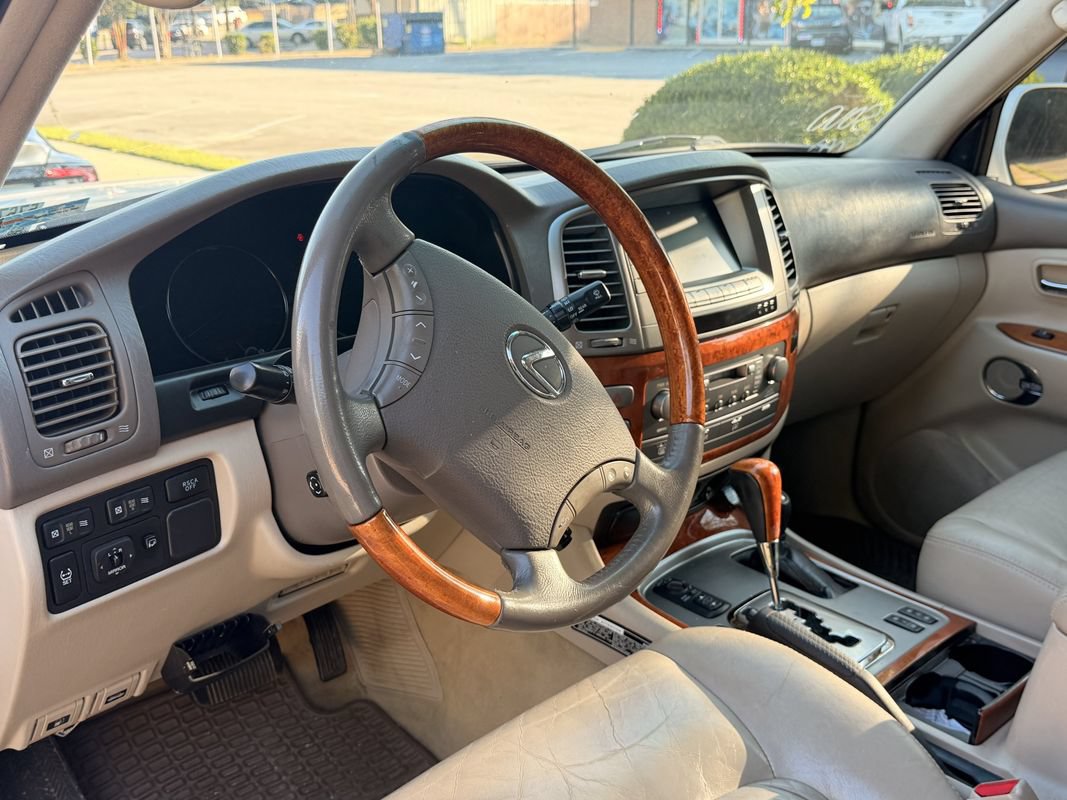 Used 2007 Lexus LX 470 4WD w/ Preferred Accessory Pkg image 5