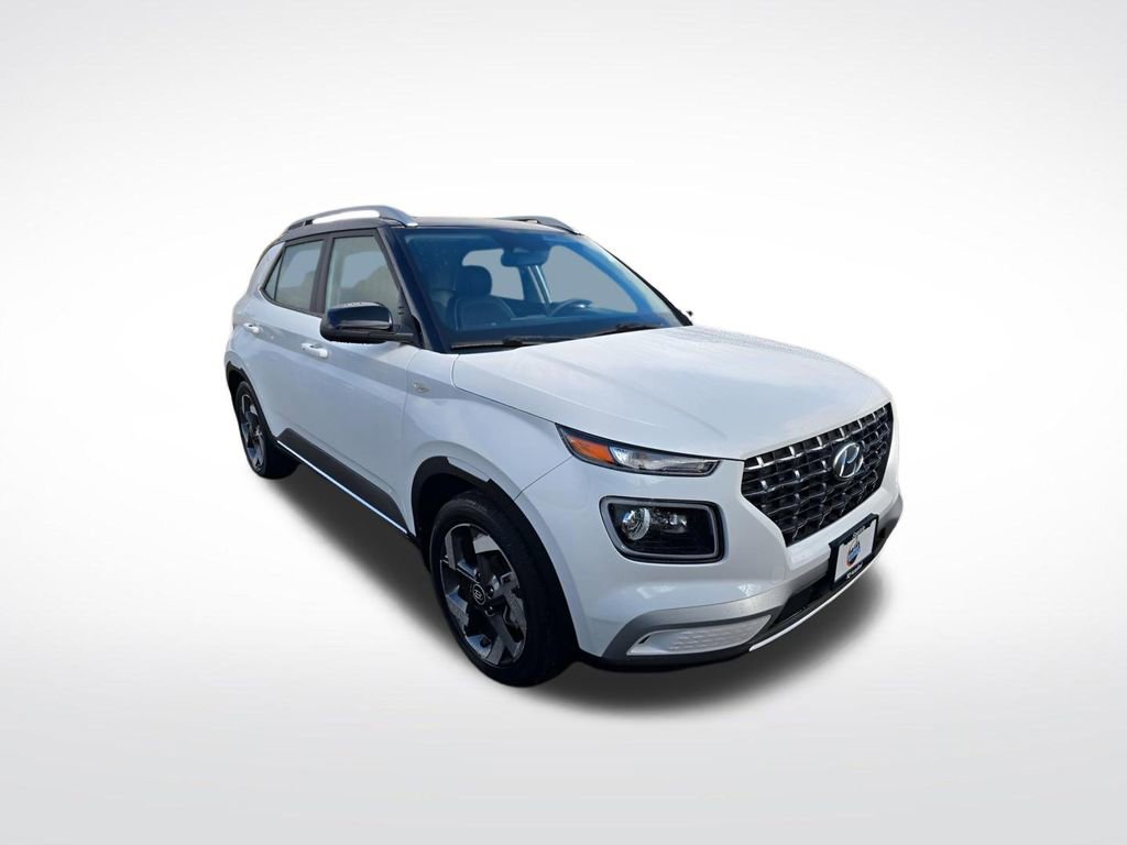 Used 2023 Hyundai Venue Limited image 7