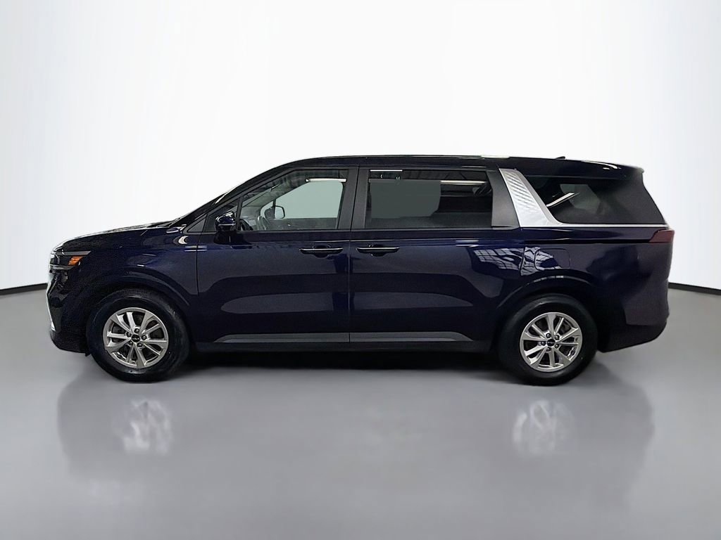 Used 2023 Kia Carnival LX FWD image 6