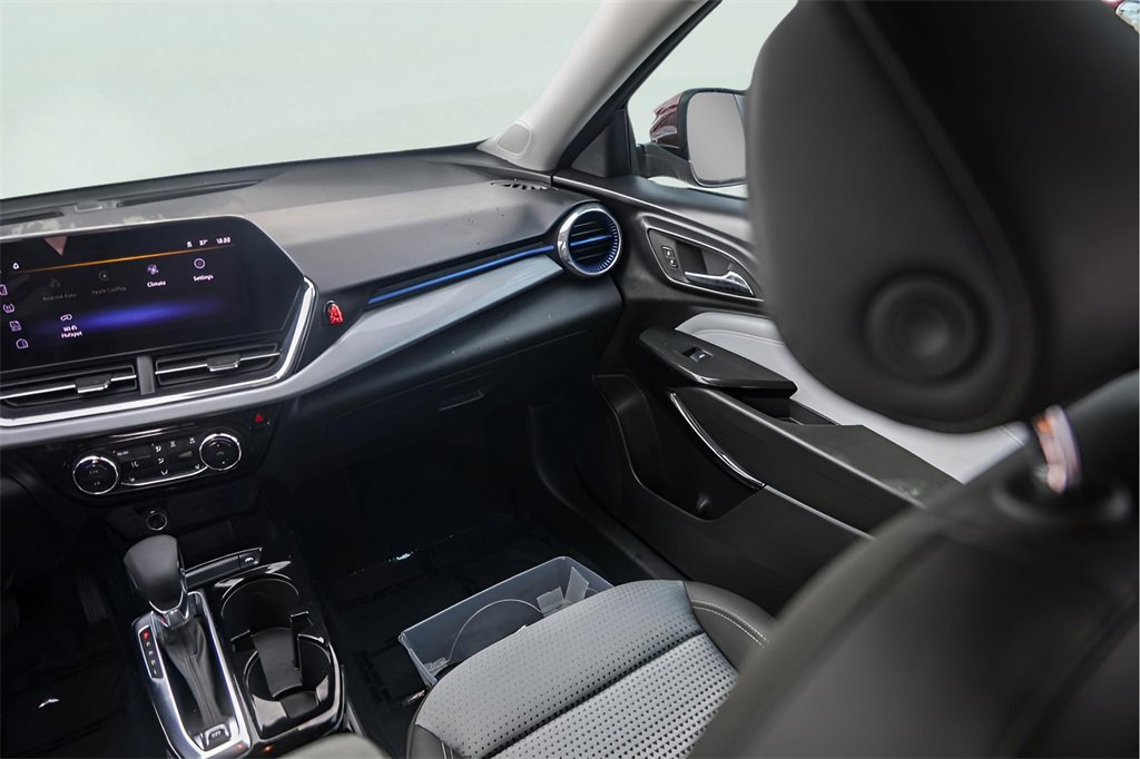 Used 2024 Chevrolet Trax LT w/ Driver Confidence Package image 29