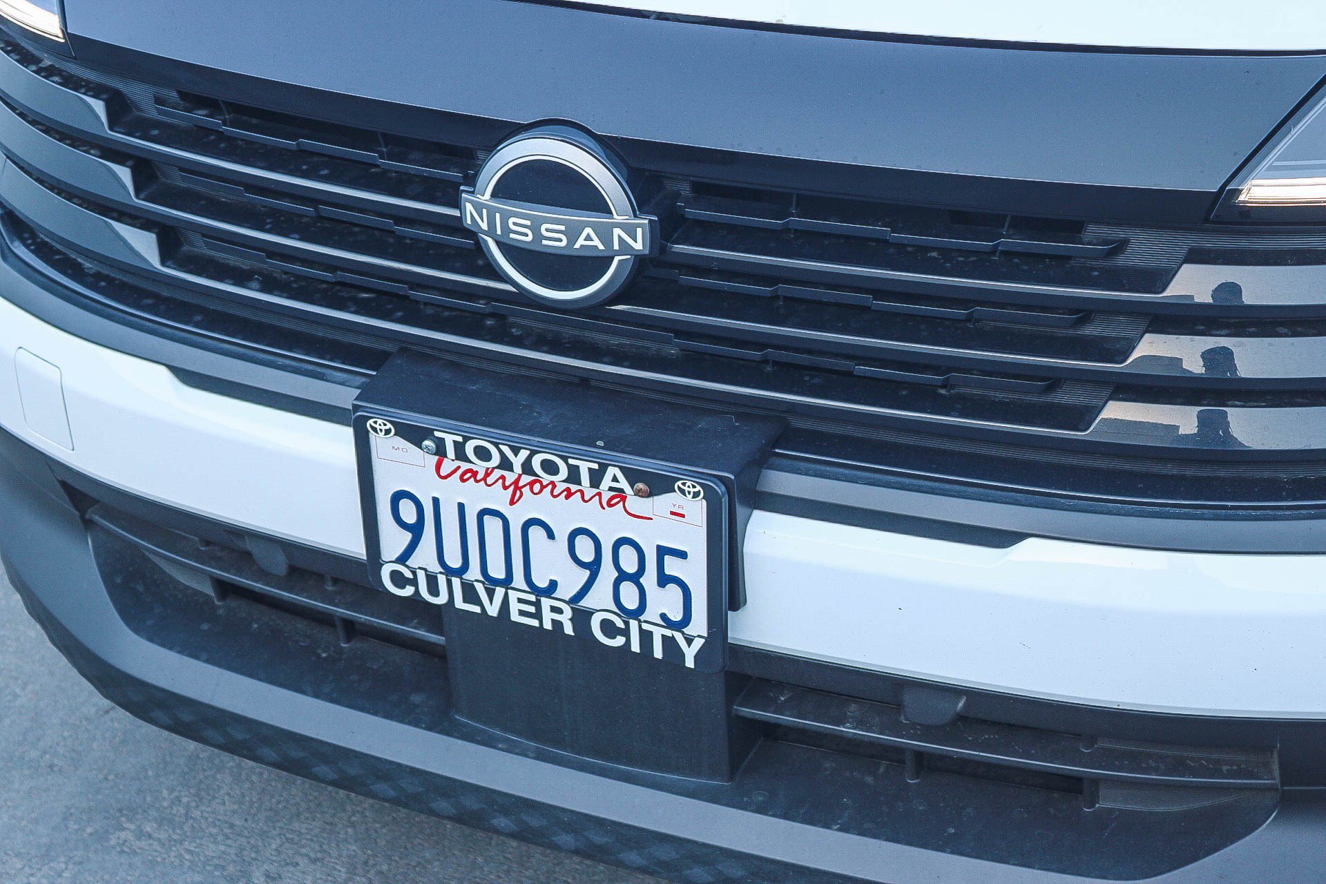 Used 2025 Nissan Kicks SV w/ Charging Package FWD image 6