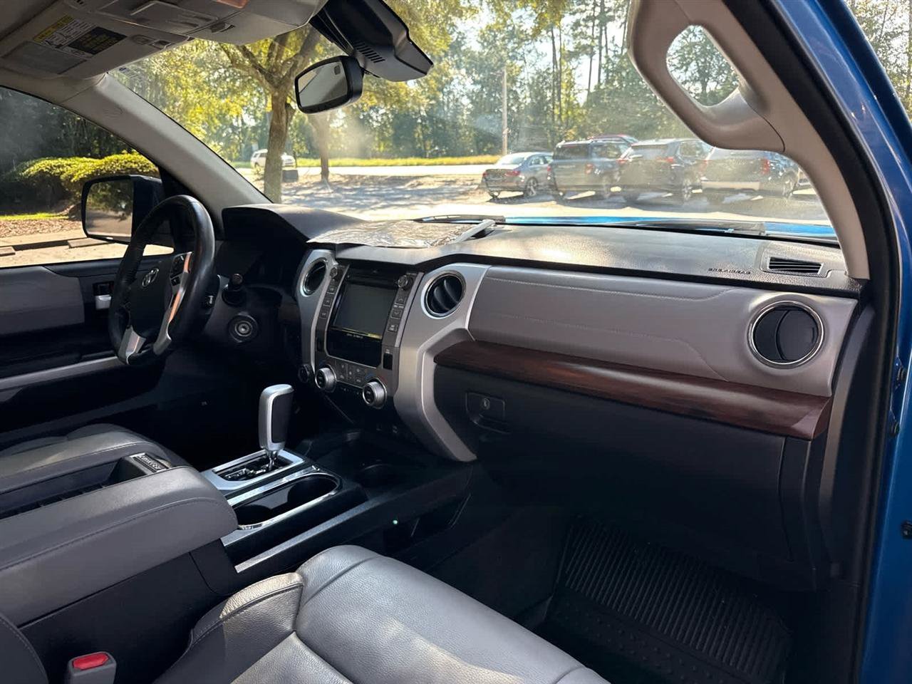Used 2018 Toyota Tundra Limited w/ Limited Premium Package AWD/4WD image 17