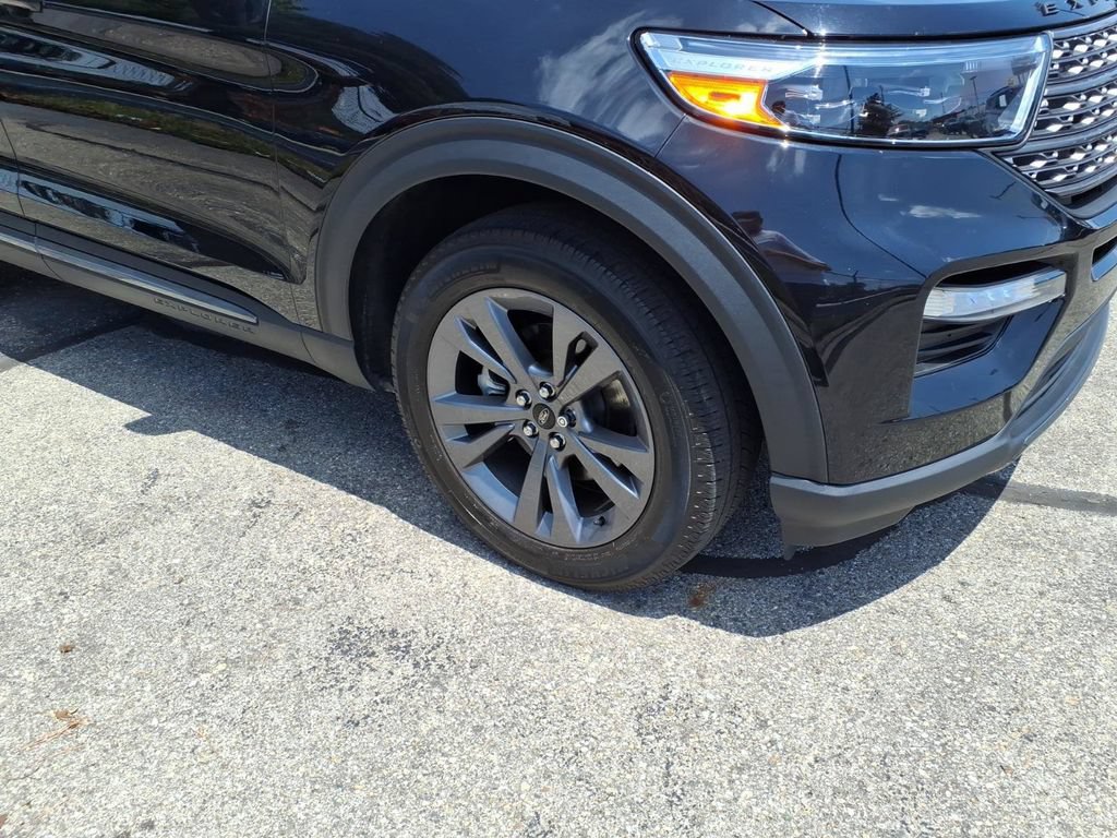 Used 2023 Ford Explorer XLT w/ Equipment Group 202A AWD/4WD image 5