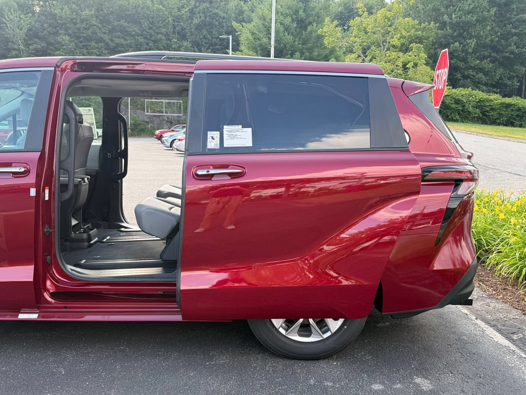 New 2026 Toyota Sienna XLE FWD image 9