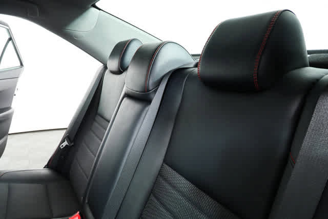 Used 2016 Toyota Camry SE image 16