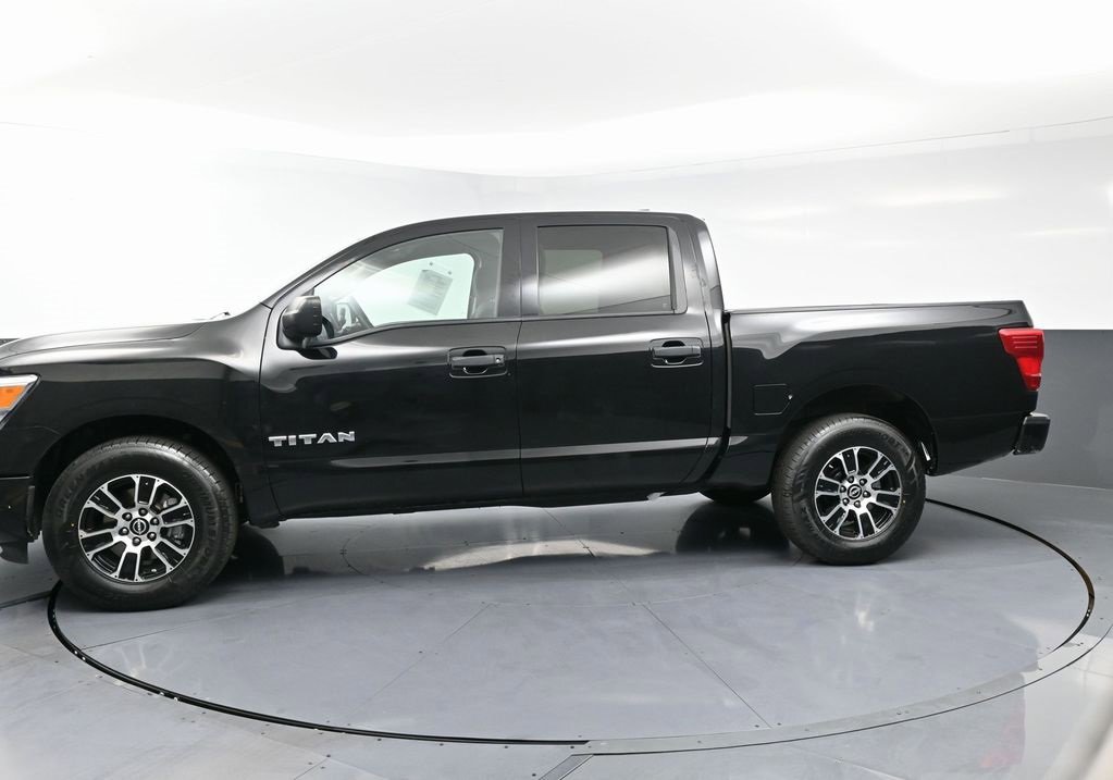 Used 2023 Nissan Titan SV image 6
