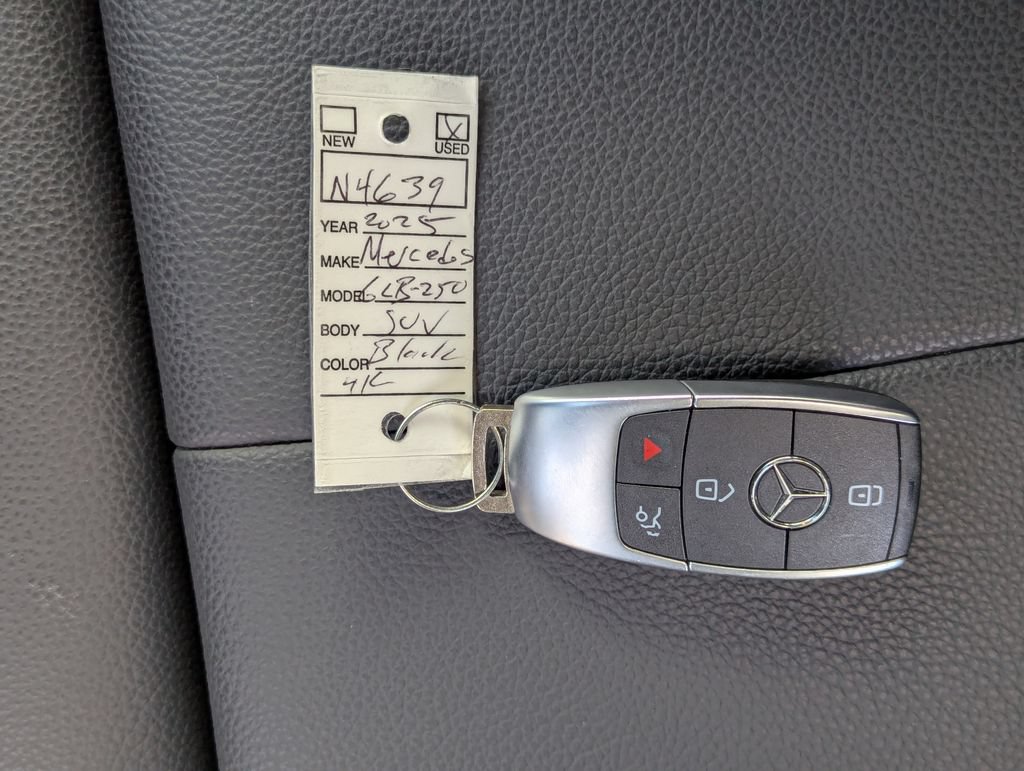 Used 2025 Mercedes-Benz GLB 250 image 33
