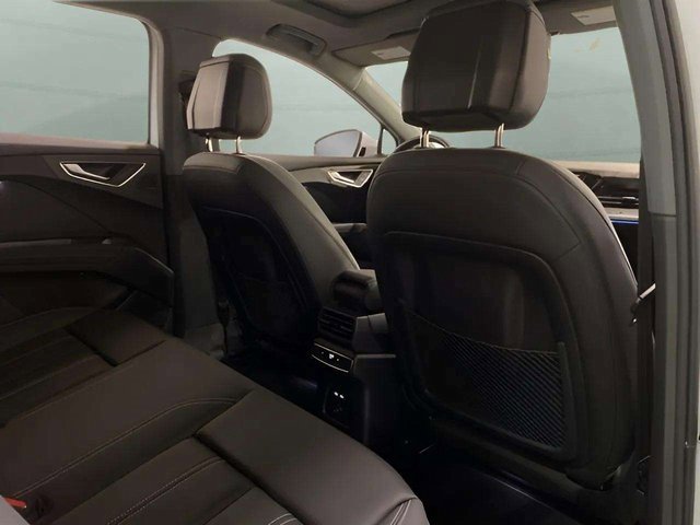 Used 2024 Audi Q4 e-tron Prestige image 20