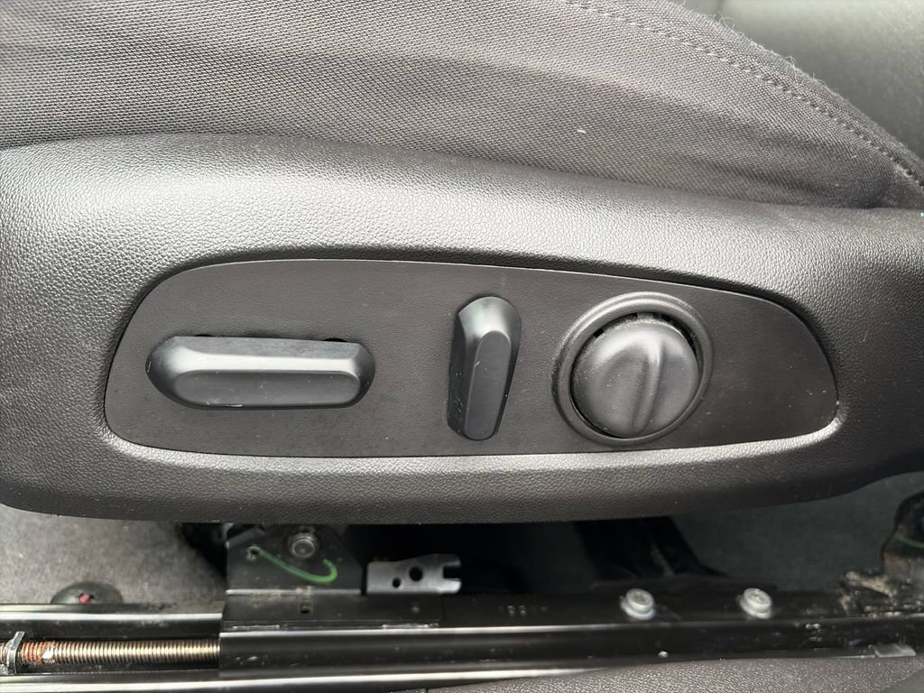 Used 2018 Chevrolet Malibu LT FWD image 15