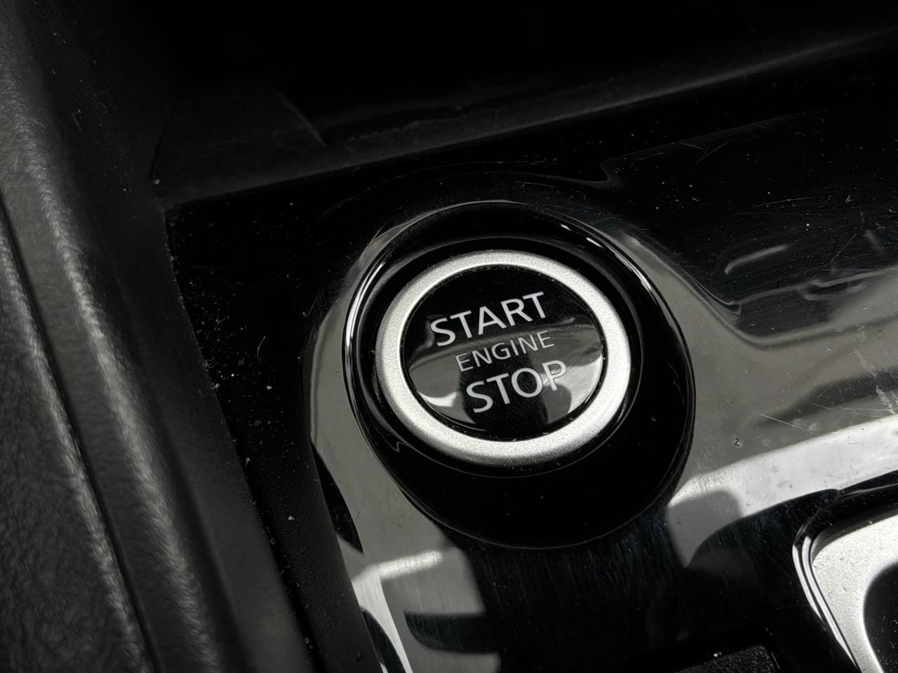 Used 2025 Nissan Versa SV FWD image 22