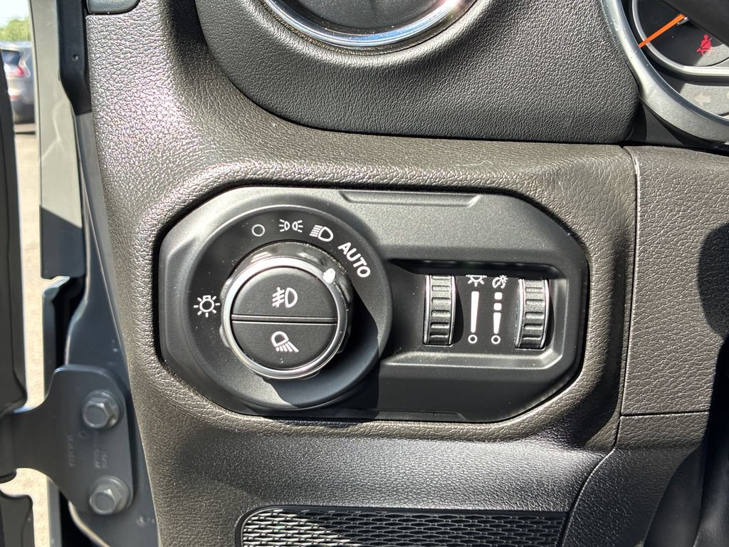 Used 2022 Jeep Gladiator Overland AWD/4WD image 30