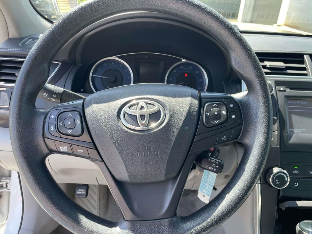 Used 2016 Toyota Camry LE image 19
