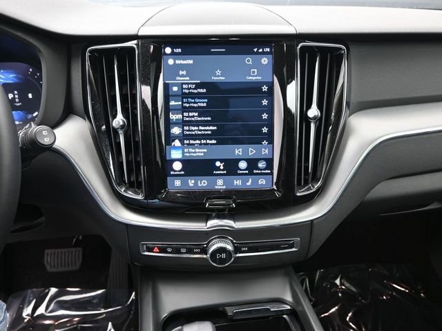 Used 2023 Volvo XC60 B5 Core w/ Climate Package image 12