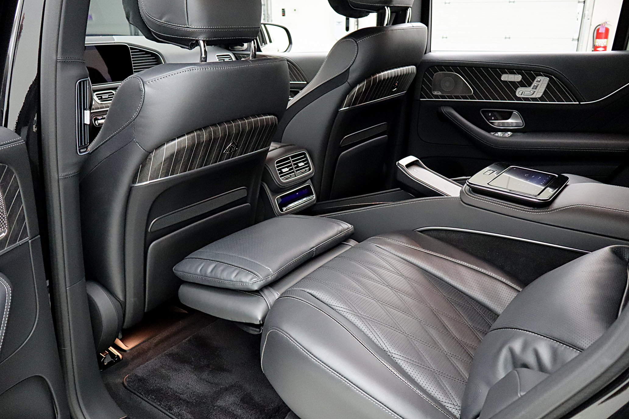 Used 2026 Mercedes-Benz Maybach GLS 600 4MATIC image 36