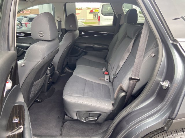 Used 2020 Kia Sorento LX w/ LX I4 Convenience Package AWD/4WD image 16