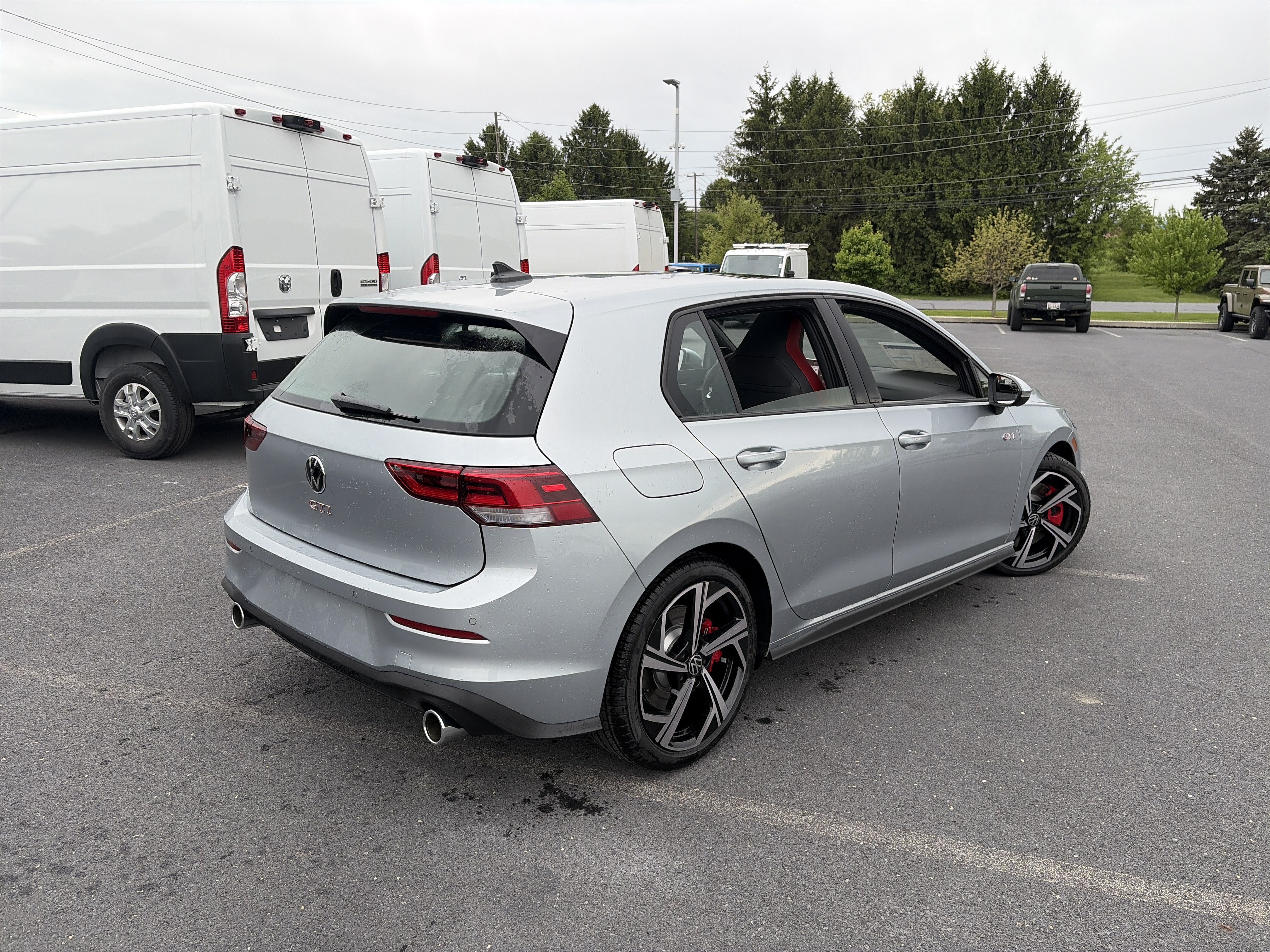 New 2026 Volkswagen GTI SE FWD image 4