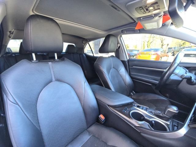 Used 2022 Toyota Camry XLE w/ Navigation Upgrade Package image 16