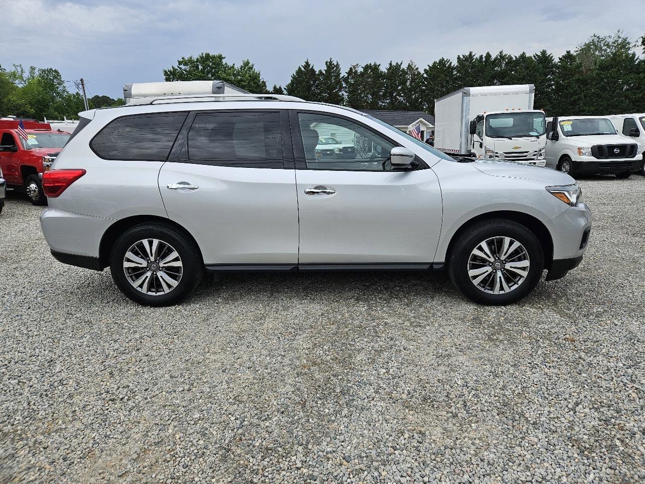Used 2019 Nissan Pathfinder S AWD/4WD image 6