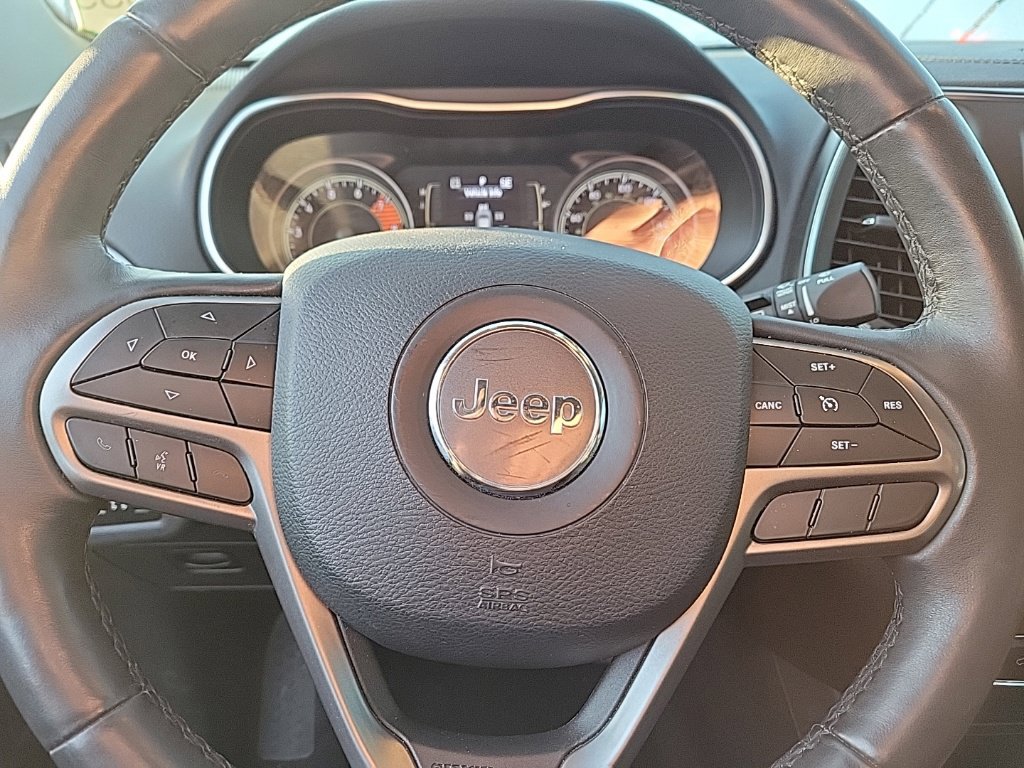 Used 2019 Jeep Cherokee Latitude Plus w/ Cold Weather Group AWD/4WD image 10