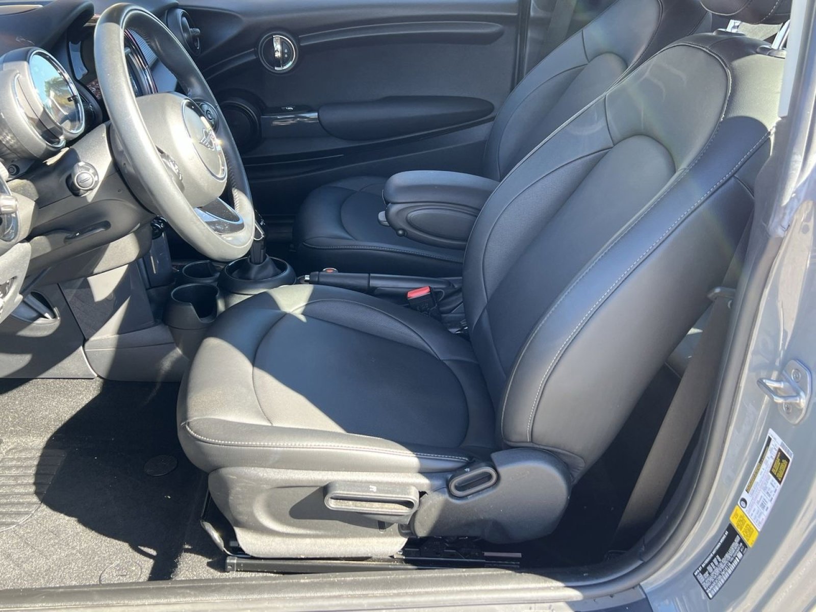 Used 2020 MINI Cooper 2-Door Hardtop image 14