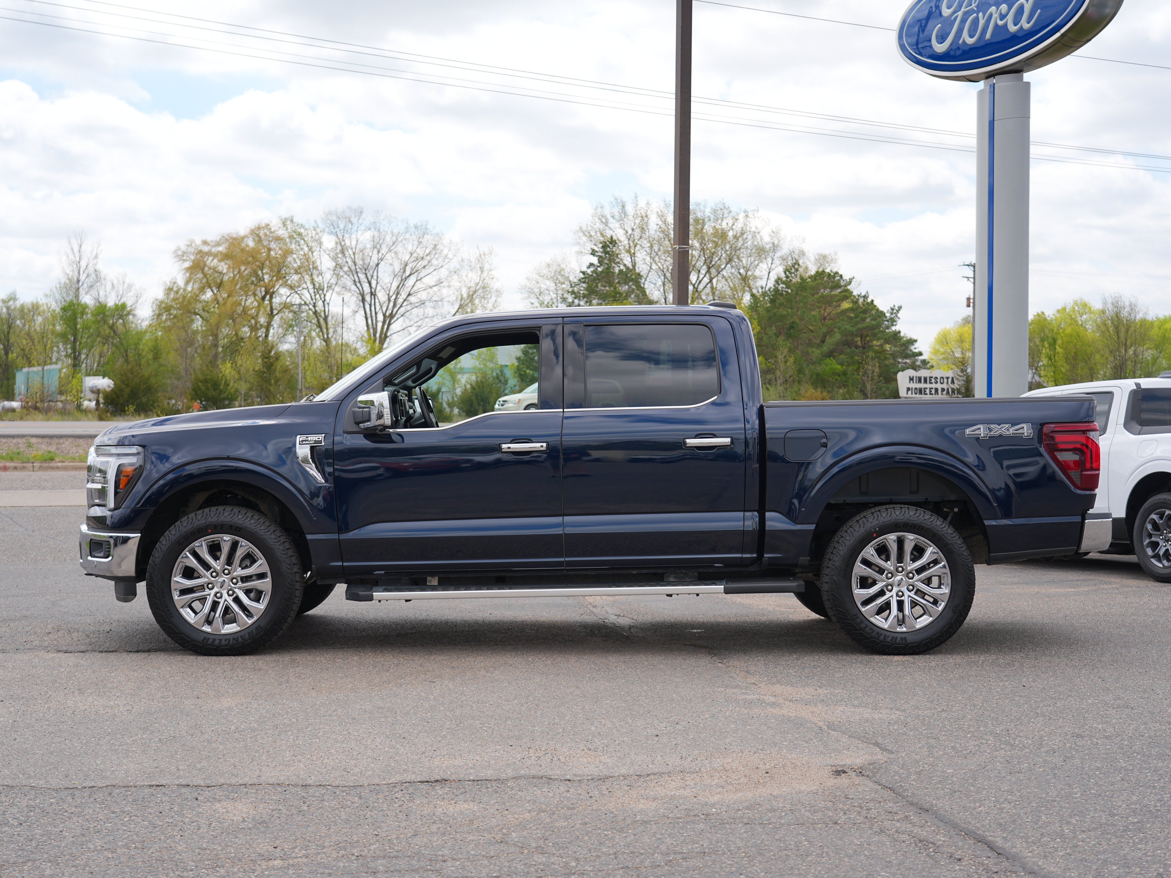 Used 2025 Ford F150 Lariat w/ Equipment Group 502A High AWD/4WD image 7