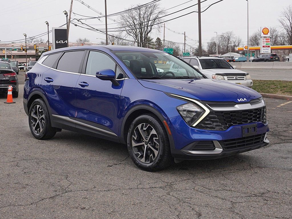 Used 2023 Kia Sportage EX image 2