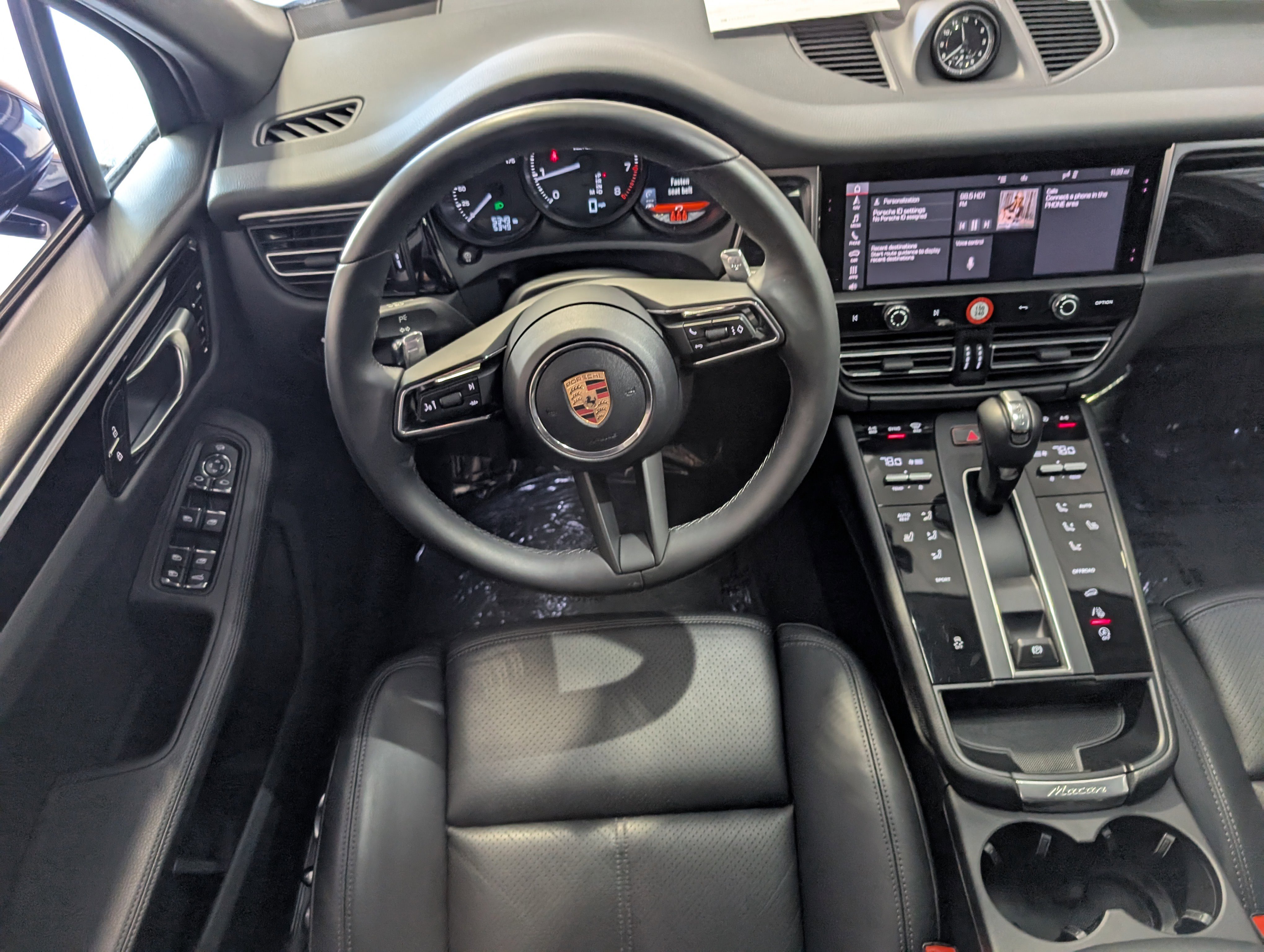 Certified 2024 Porsche Macan image 6