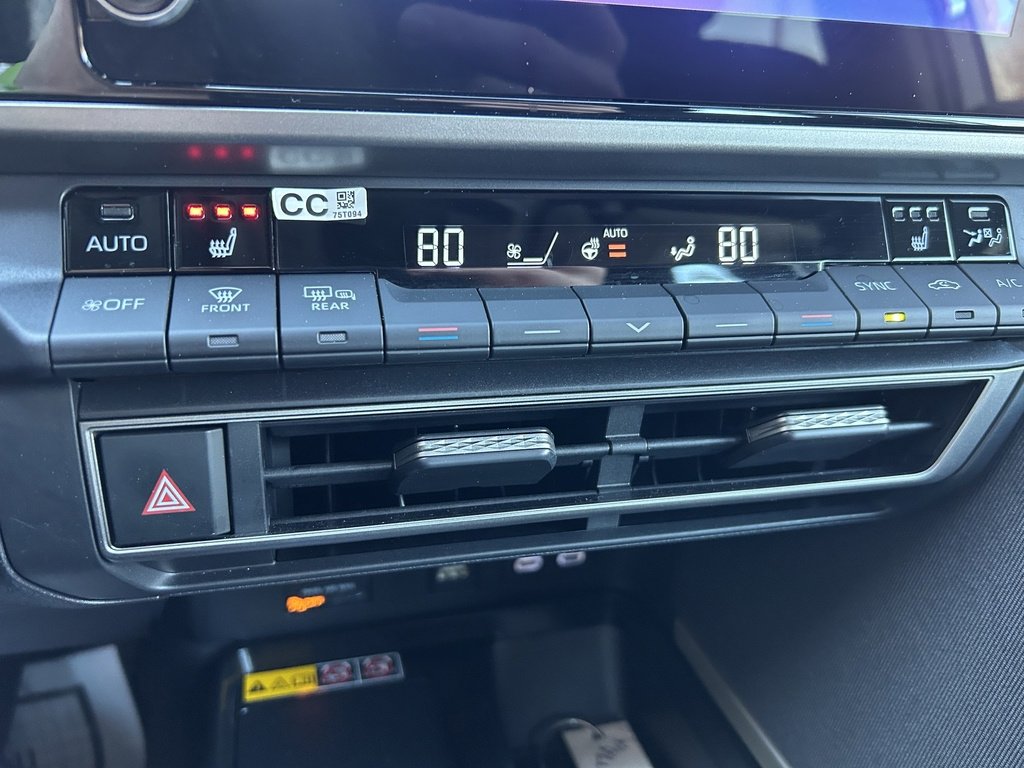 Used 2025 Toyota Camry LE w/ Convenience Package image 17