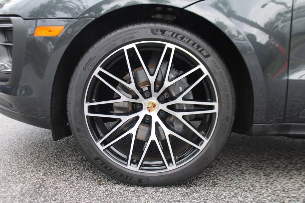 Used 2025 Porsche Macan image 13