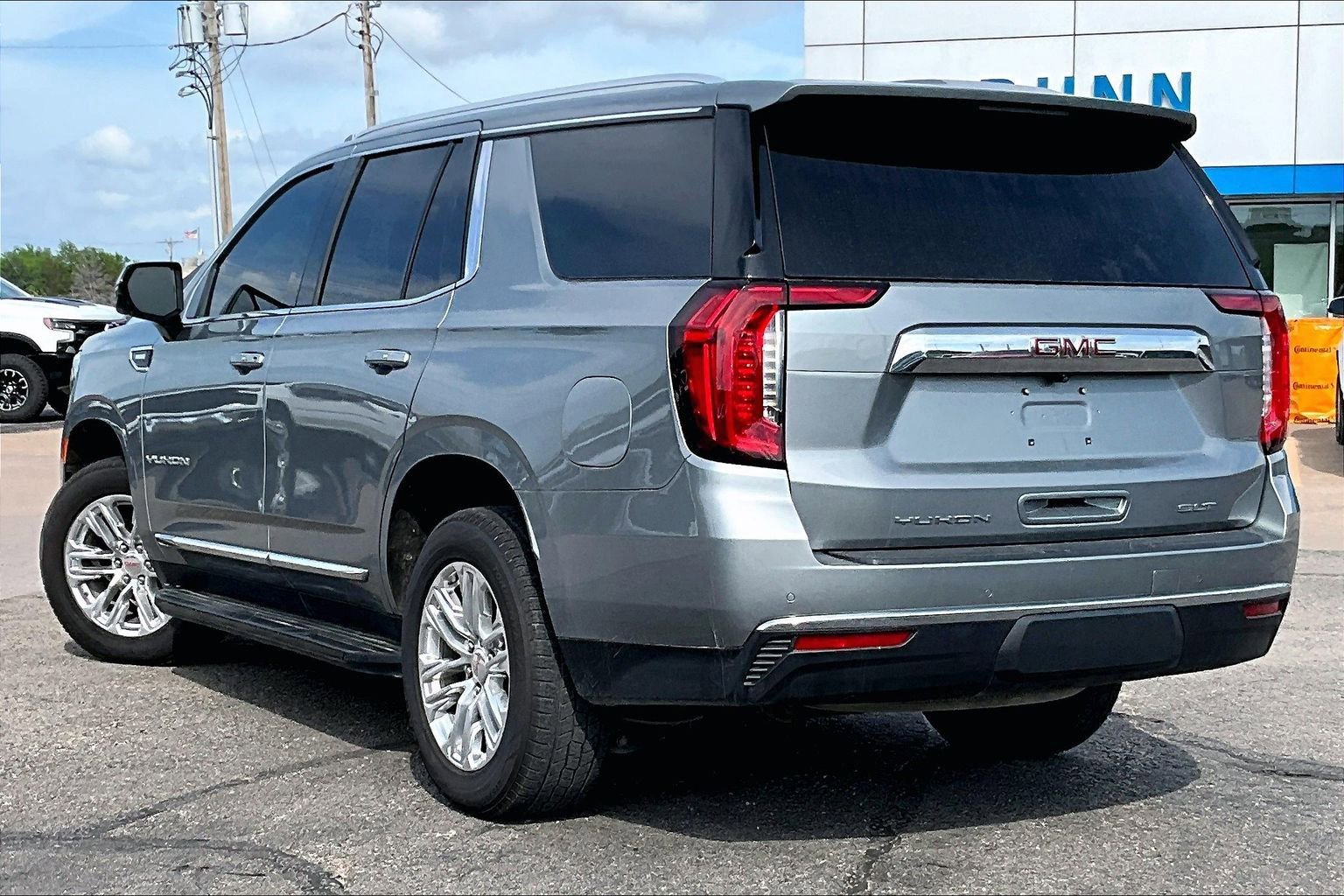 Used 2023 GMC Yukon SLT w/ SLT Luxury Package image 11