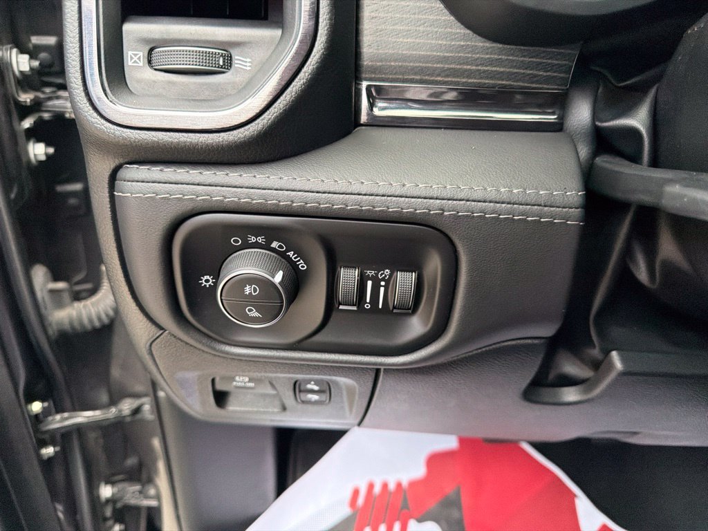 Used 2022 RAM 1500 Limited AWD/4WD image 23