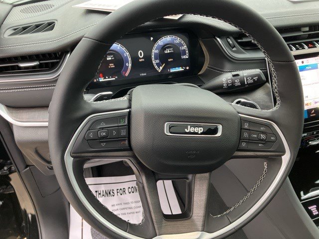 Certified 2025 Jeep Grand Cherokee Limited w/ Luxury Tech Group II image 16