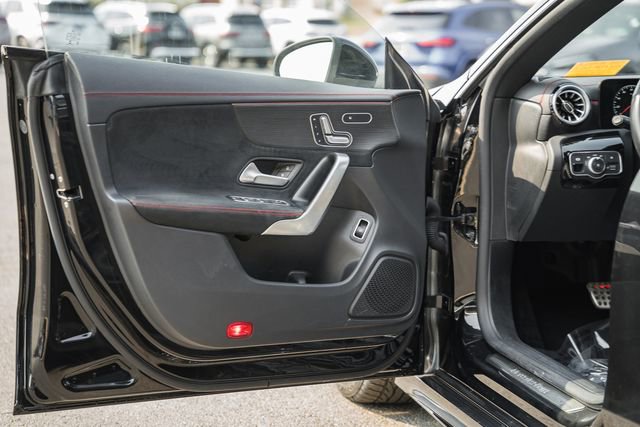 Used 2023 Mercedes-Benz CLA 250 4MATIC image 38