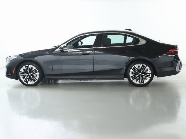 Certified 2025 BMW 530i xDrive w/ Premium Package image 38