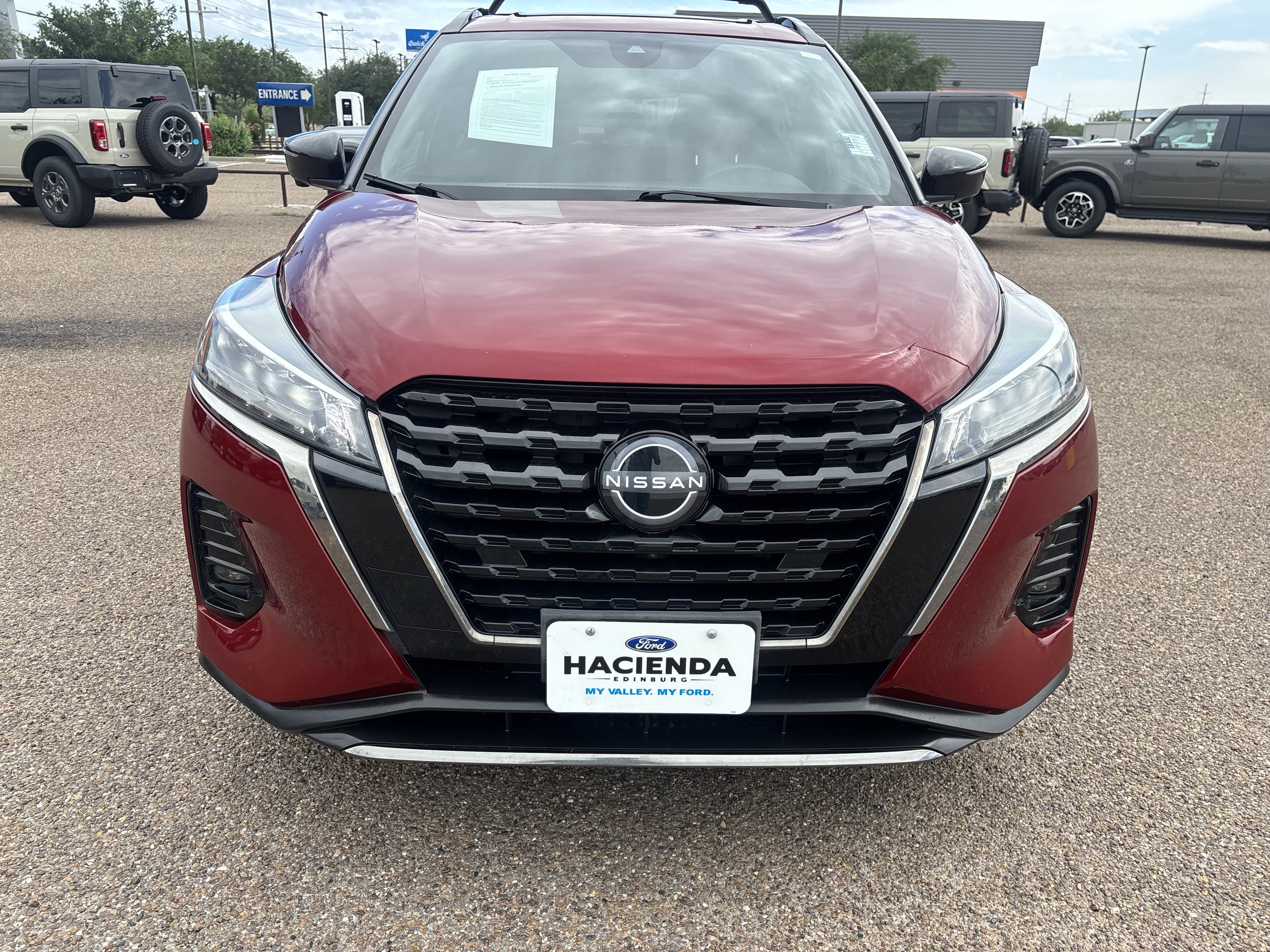 Used 2023 Nissan Kicks SR w/ Exterior Package FWD image 6