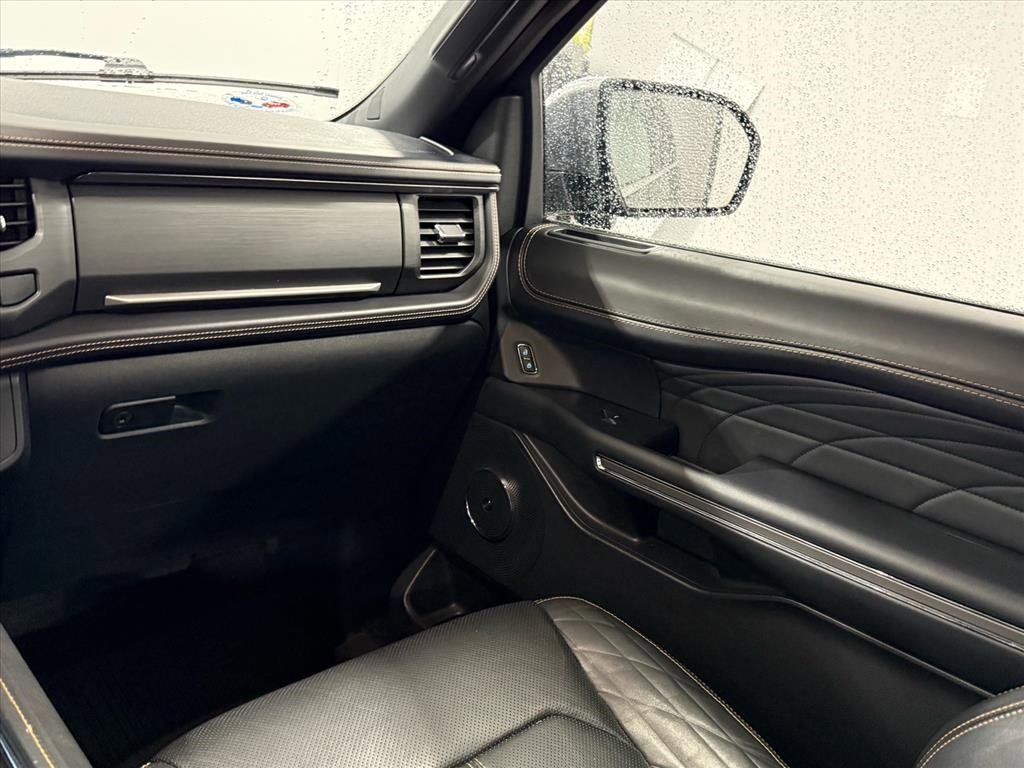 Certified 2022 Ford Expedition Platinum image 12