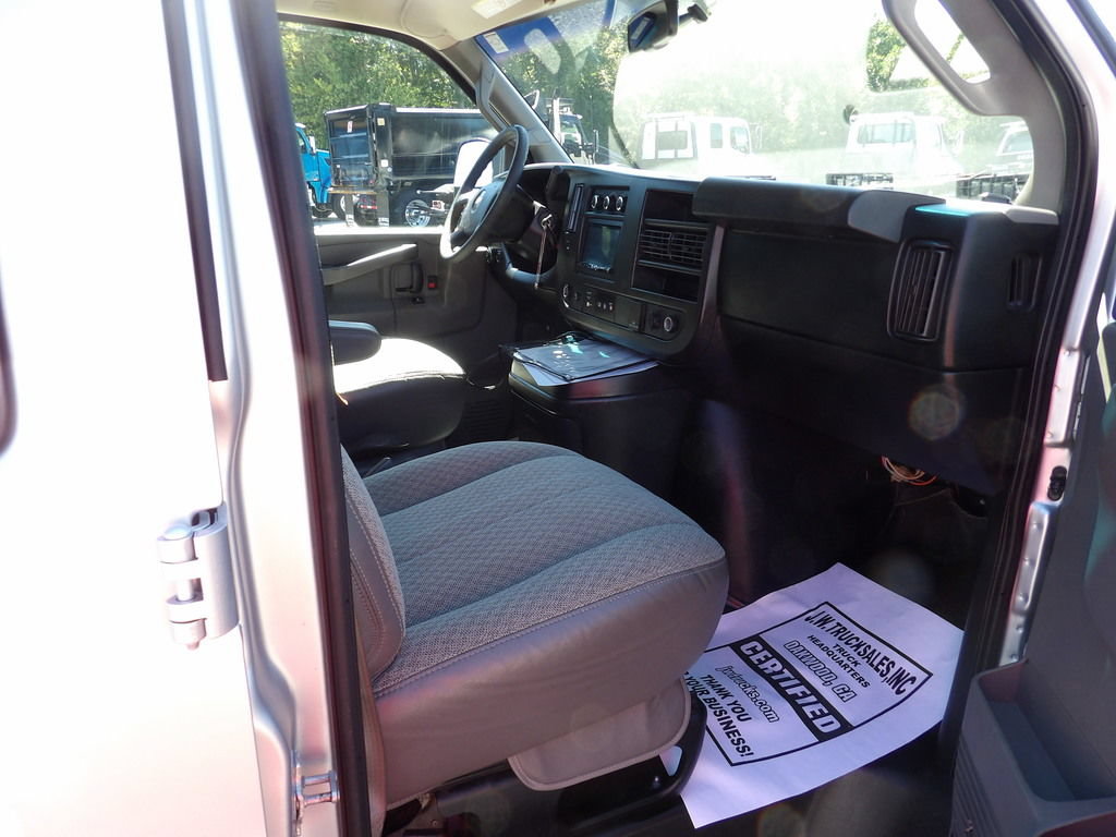 Used 2017 Chevrolet Express 3500 LT w/ LT Preferred Equipment Group RWD image 40