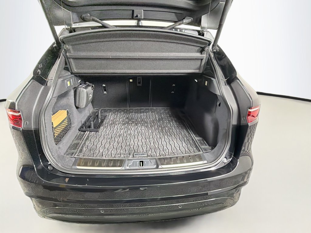Used 2026 Jaguar F-PACE R-Dynamic S AWD/4WD image 28