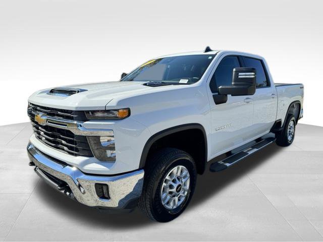 Used 2025 Chevrolet Silverado 2500 LT w/ Convenience Package AWD/4WD image 3
