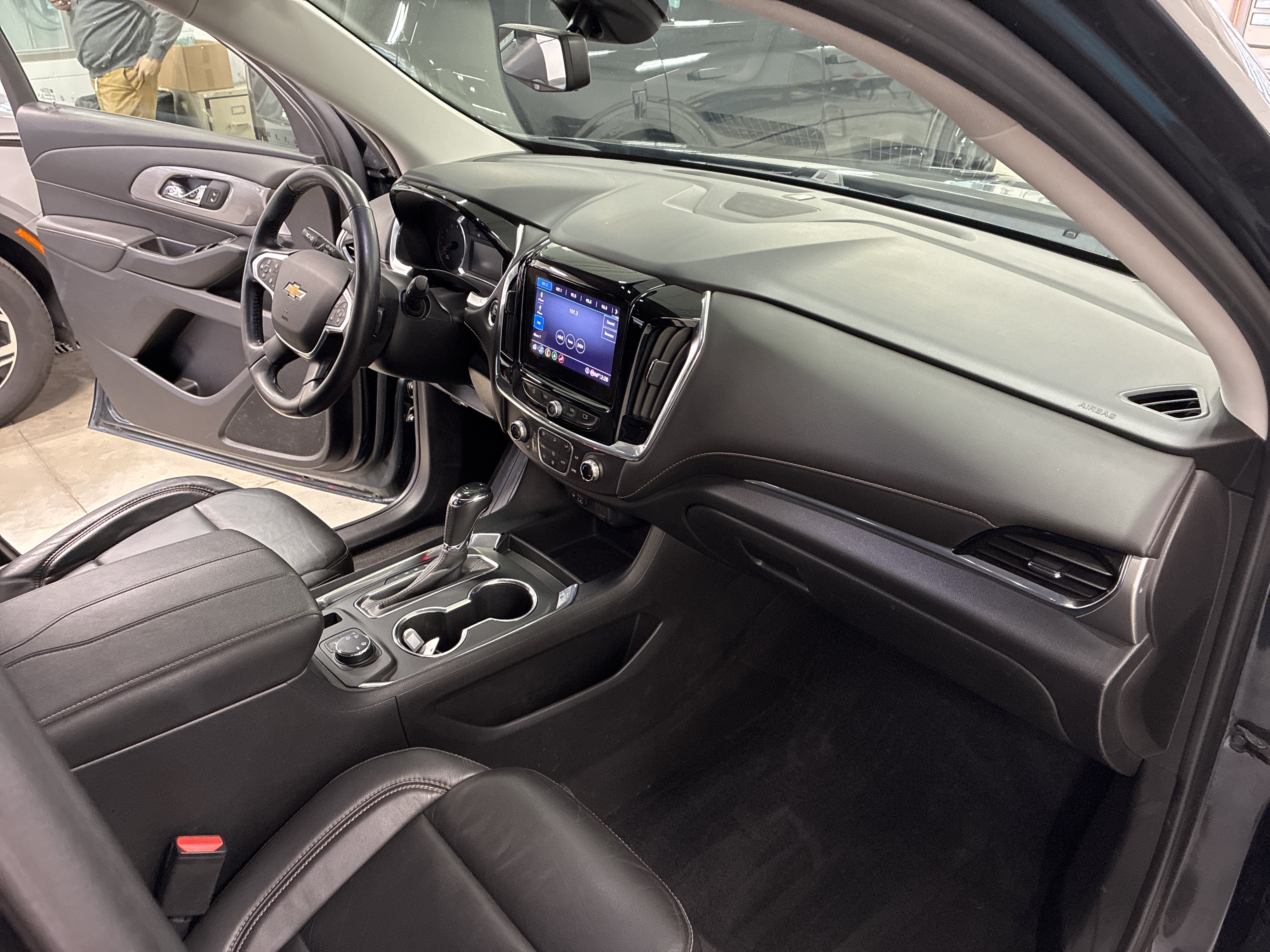 Used 2020 Chevrolet Traverse LT w/ LT Premium Package AWD/4WD image 18