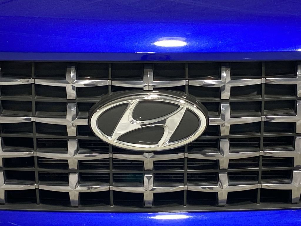 Used 2025 Hyundai Venue SEL image 28