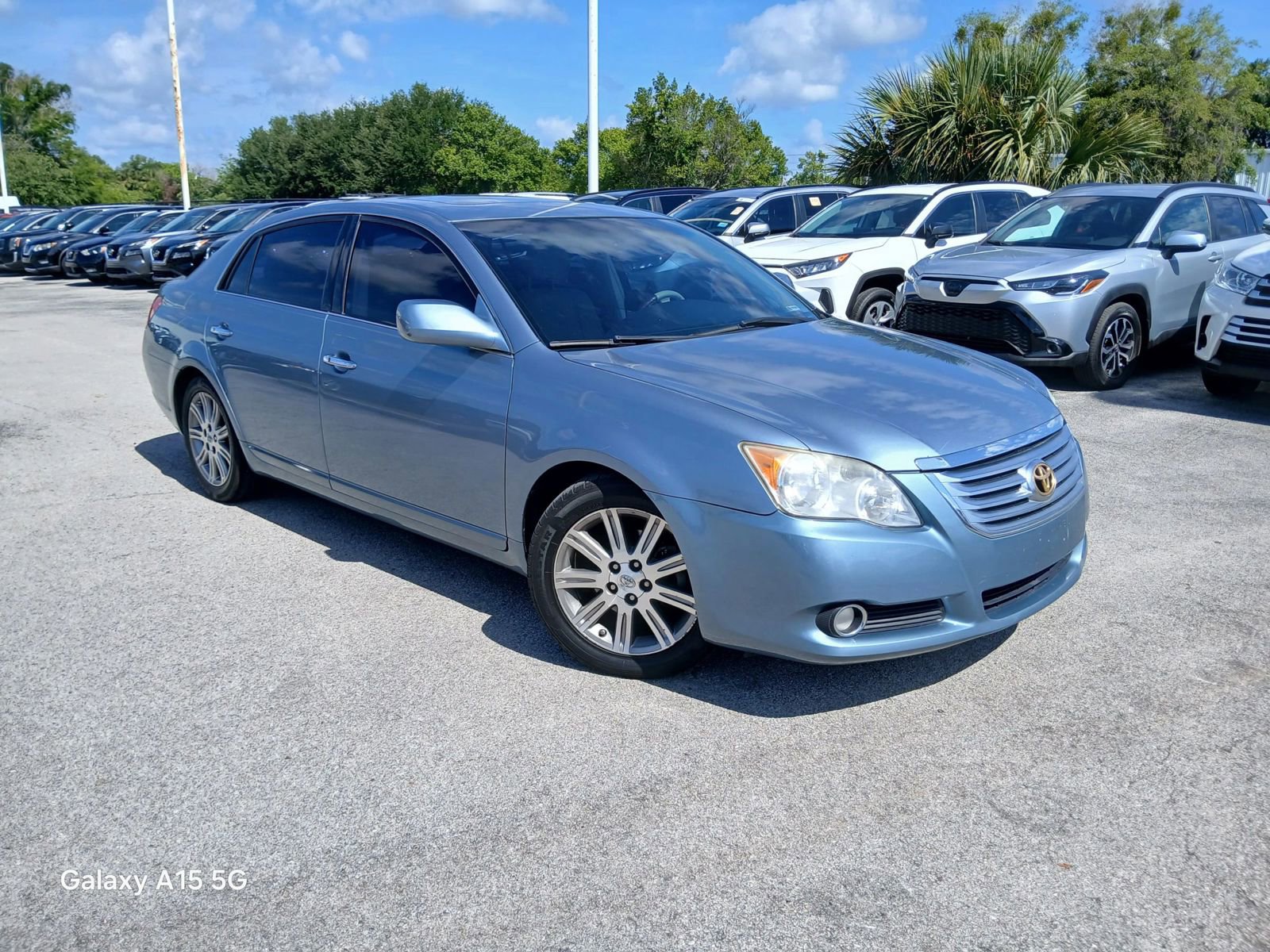 Used 2010 Toyota Avalon Limited FWD image 2