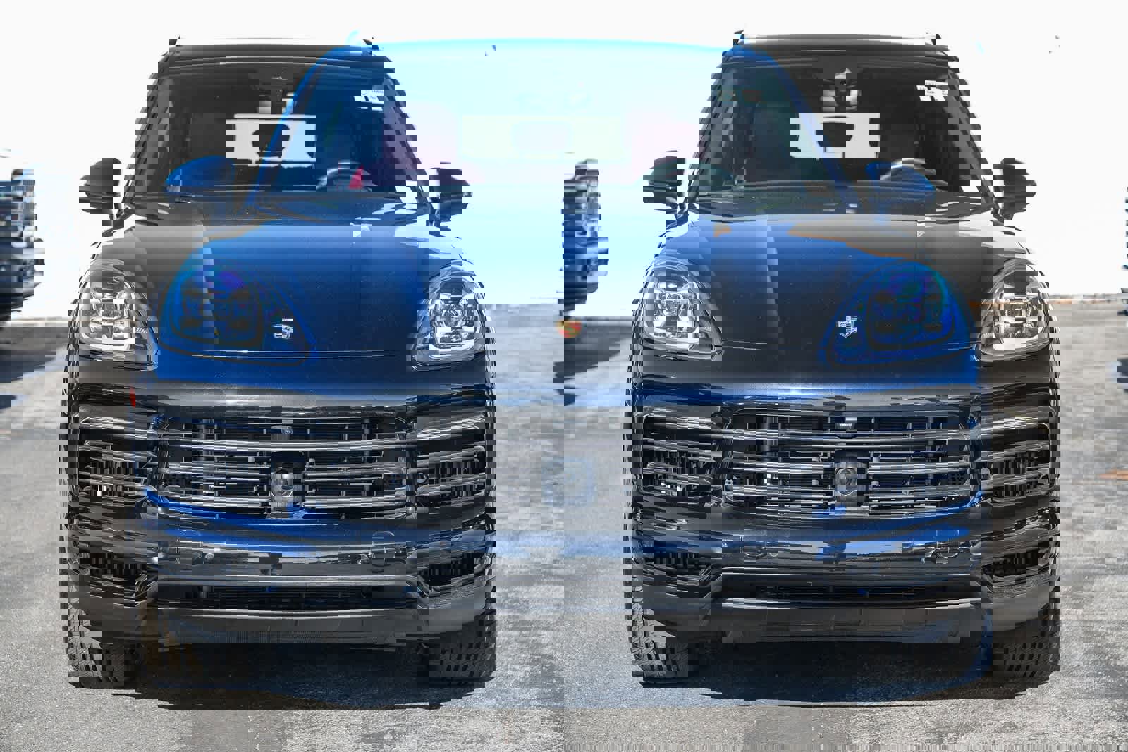 Used 2023 Porsche Cayenne Platinum Edition image 2