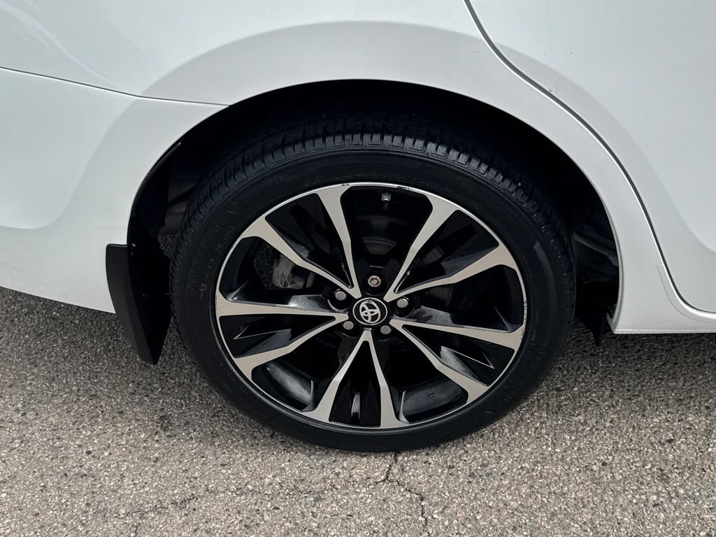 Used 2019 Toyota Corolla SE w/ Carpet Mat Package (TMS) FWD image 41