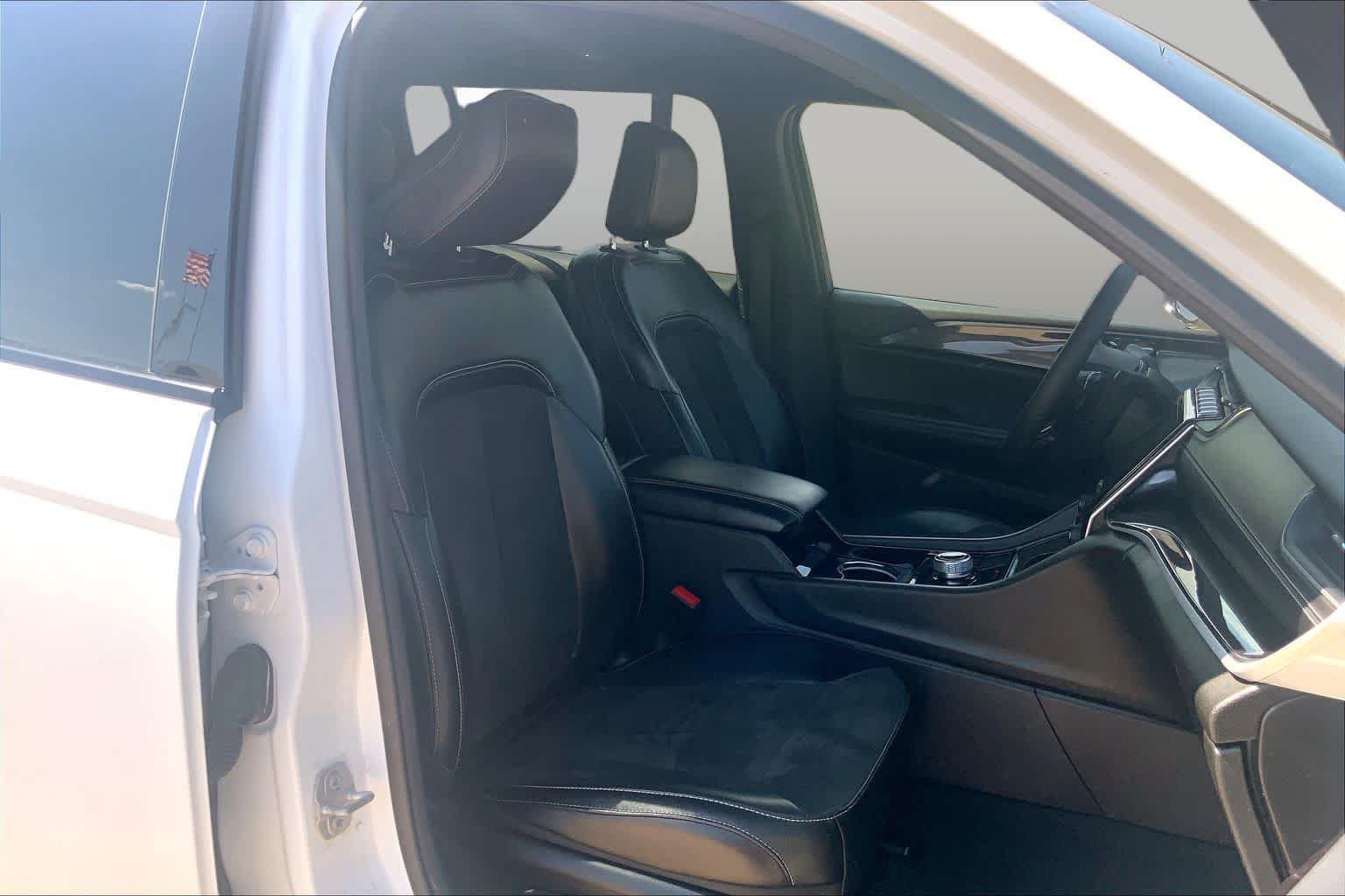 Used 2023 Jeep Grand Cherokee L Laredo AWD/4WD image 9