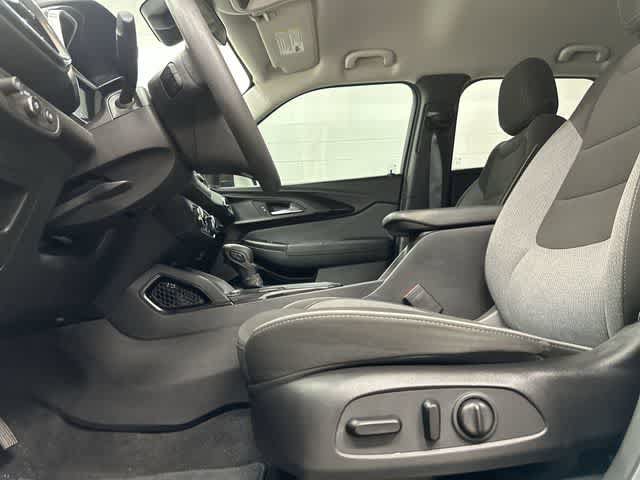 Used 2023 Chevrolet TrailBlazer LT FWD image 23