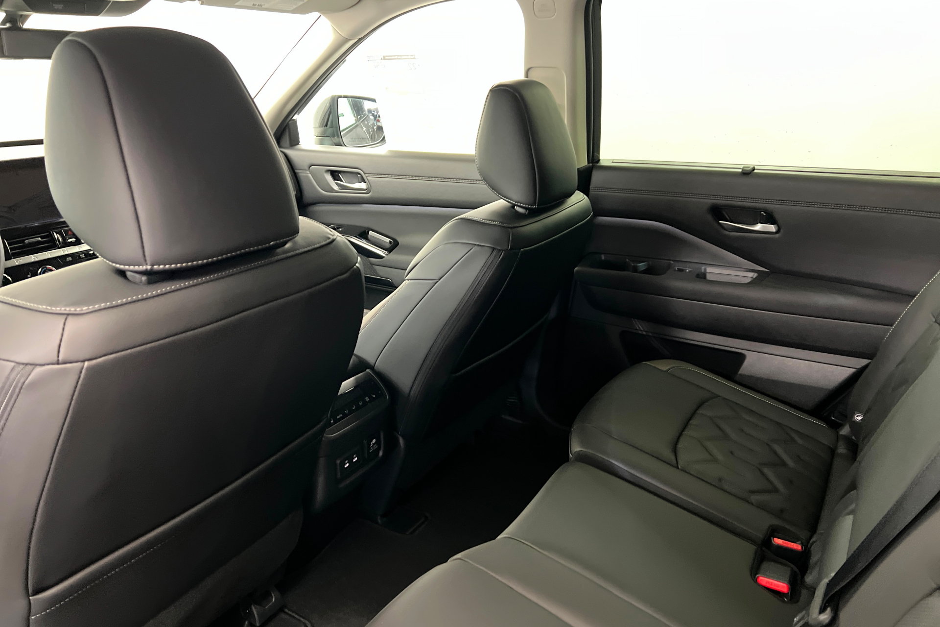 New 2026 Nissan Pathfinder Platinum w/ Cargo Package AWD/4WD image 19