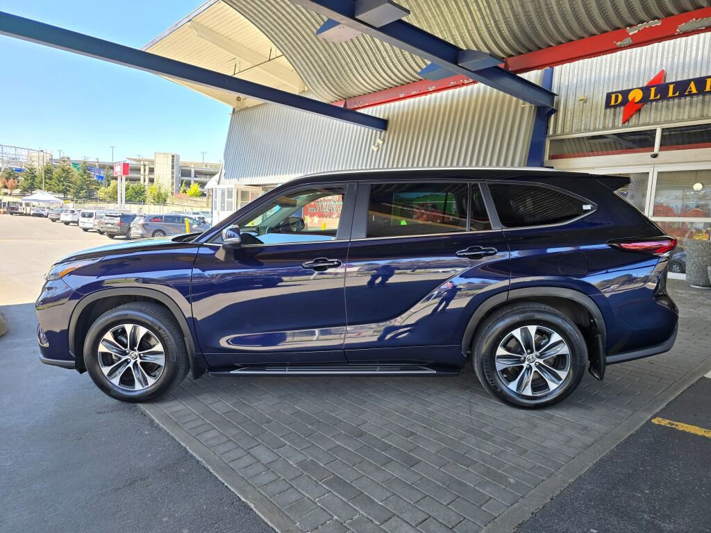 Used 2024 Toyota Highlander XLE AWD/4WD image 8