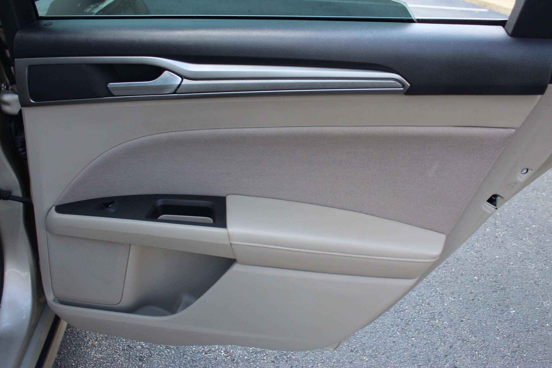 Used 2018 Ford Fusion SE w/ Fusion SE Technology Package image 26